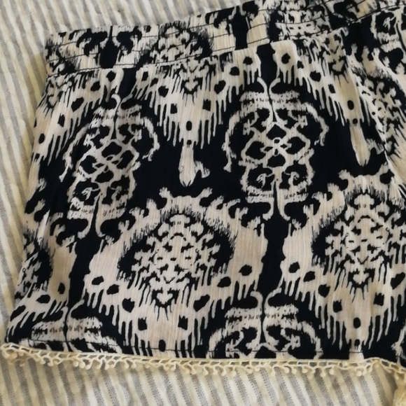 BOHO SHORTS NAVY PRINT - Picture 3 of 4
